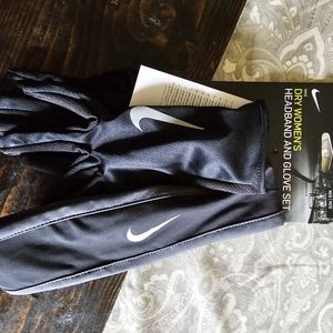 NWT Women's Nike headband and gloves set